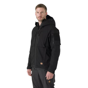 Helikon-Tex Winter Yukon Jacket giacca invernale tecnica con cappuccio regolabile imbottito, zip frontale a doppio cursore, tasche pettorali con cerniera, pannello a strappo sulla manica e fondo regolabile vista a tre quarti per outdoor