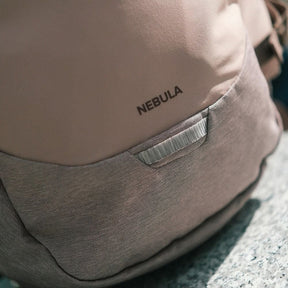 Osprey Nebula 32 Driftshade zaino da 32 litri in edizione limitata con scomparti multipli e spallacci imbottiti ergonomici per outdoor, viaggi, studio e uso quotidiano EDC.