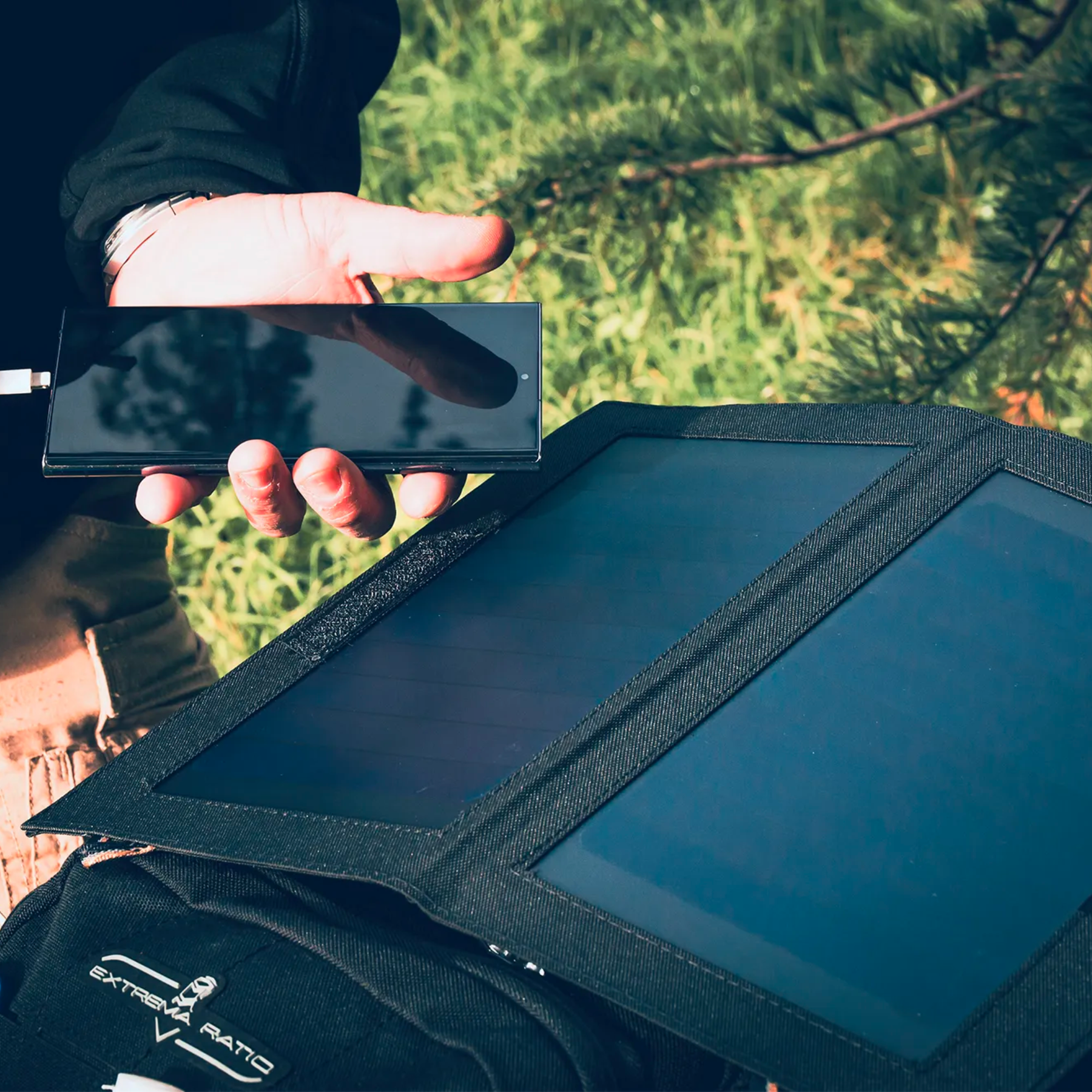 Extrema Ratio Sentinel Backpack: Zaino tattico da 35 litri. Dotato di sistema MOLLE laser-cut, scomparto principale ad apertura completa, tasche dedicate per laptop e sacca idrica. Include schienale traspirante termoforato e maniglia in paracord intrecciato per massima resistenza.