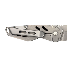 Extrema Ratio ANT SP: Coltello chiudibile EDC ultra-compatto e leggero. Lama in acciaio Bohler N690 e impugnatura in alluminio anticorodal anodizzato. Dotato di asola per cordino. Design minimalista ideale per porto quotidiano e utility.