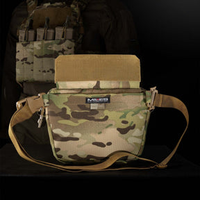 Pentagon Amina Dangler Pouch marsupio tattico multifunzione e tasca dangler per gilet portapiastre con pannello frontale a strappo per patch, fori di drenaggio e cinghia regolabile con fibbia a sgancio rapido per uso EDC e outdoor.