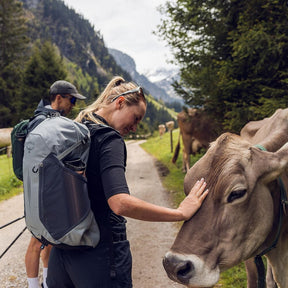 Osprey Hikelite LT 22 zaino da 22 litri ultraleggero per escursionismo e trekking con schienale ventilato tasche laterali in rete e spallacci ergonomici regolabili ideale per outdoor e camminate in montagna