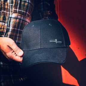 Set Extrema Ratio The Carry Box in edizione limitata, confezione regalo che include un coltello chiudibile BFK EVO, un cappellino nero da baseball, un portafoglio in pelle nero e una piastrina multifunzione in metallo (card tool)