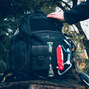 Extrema Ratio Sentinel Backpack: Zaino tattico da 35 litri. Dotato di sistema MOLLE laser-cut, scomparto principale ad apertura completa, tasche dedicate per laptop e sacca idrica. Include schienale traspirante termoforato e maniglia in paracord intrecciato per massima resistenza.