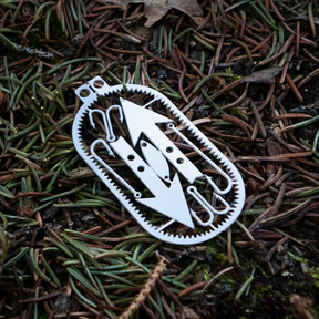 Dog Tag READYMAN Survival Card con kit da pesca integrato, ami, seghetto e strumenti da sopravvivenza, compatta e portatile su Backpacco.it