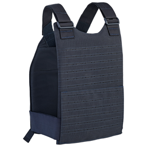 Defcon 5 Tango Plate Carrier gilet tattico con piastre balistiche Livello IIIA e anti-taglio KR1. Dotato di sistema MOLLE laser cut e spallacci regolabili. Design ergonomico e traspirante progettato per forze dell'ordine e operazioni di sicurezza professionale.