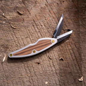 Flexcut JKN88 Whittlin Jack coltello chiudibile tascabile per intaglio del legno con due lame affilate dedicate a sbozzo e dettaglio e impugnatura ergonomica sagomata. Strumento ideale per intagliatori, falegnameria e appassionati di bushcraft.