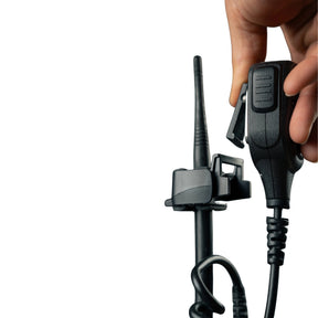 XShear MicClip supporto per microfono radio con struttura rigida, meccanismo di ritenzione e clip posteriore per il fissaggio sicuro su antenna radio. Accessorio per comunicazioni in ambito primo soccorso, sicurezza e outdoor.