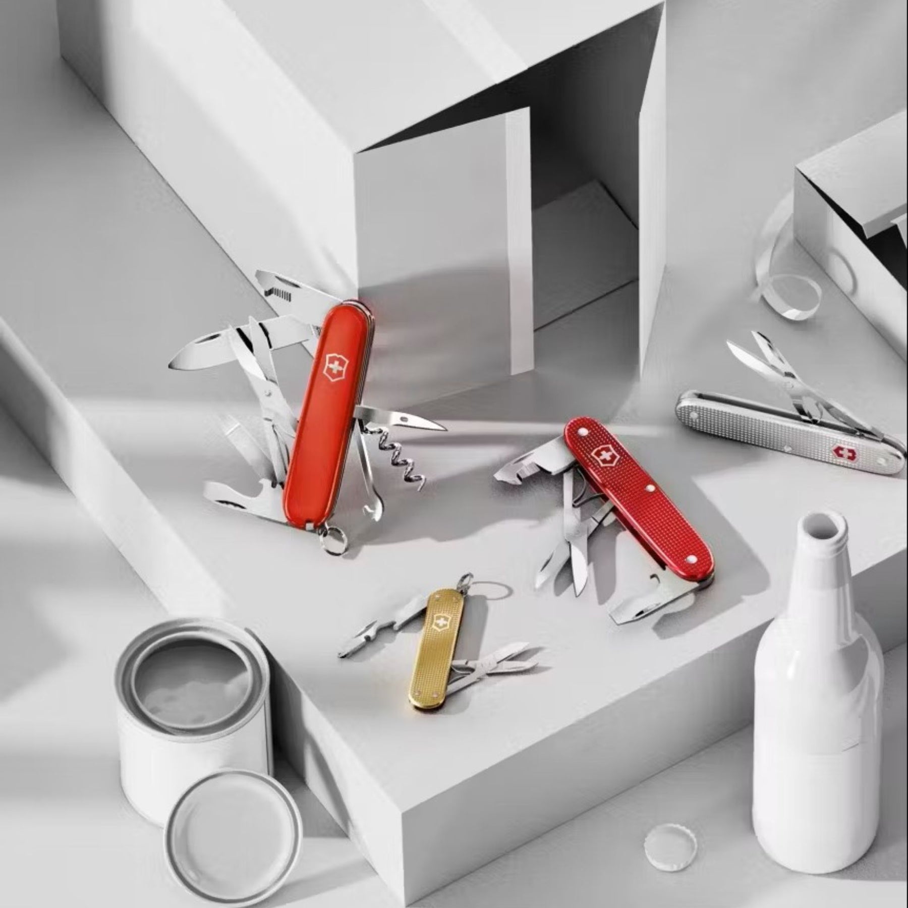 Victorinox Companion Multiuso con 16 funzioni tra cui lama grande, forbici, apripacchi, lima per unghie e cavatappi. Coltello tascabile svizzero di alta qualità per uso quotidiano e outdoor.