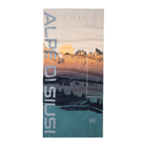 Buff Original EcoStretch Neckwear Alpe di Siusi Peak Multi scaldacollo tubolare multifunzione con protezione solare. Dettaglio del tessuto tecnico elasticizzato riciclato con grafica ispirata ai profili montuosi delle Dolomiti, posizionato in verticale su sfondo bianco per catalogo e-commerce.