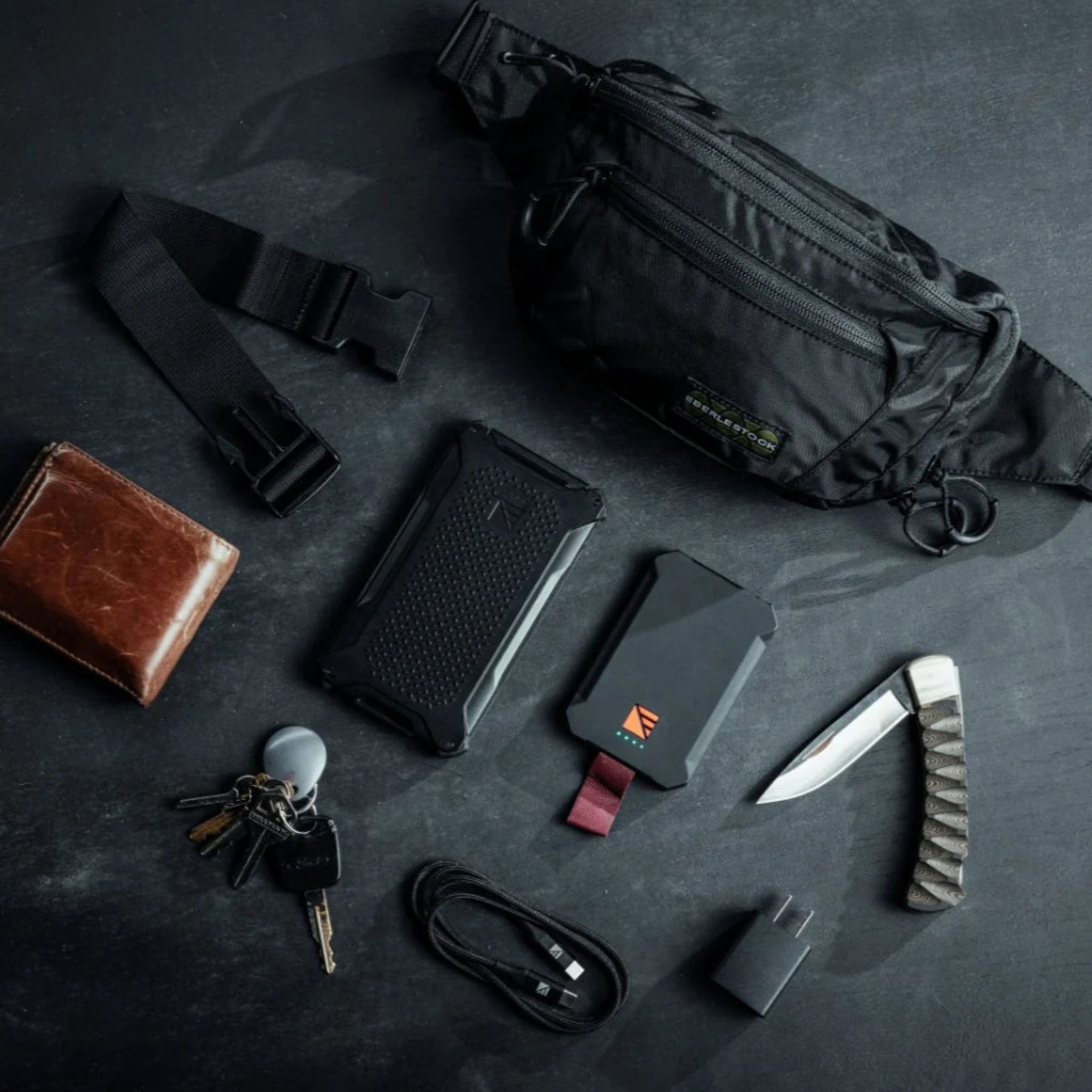 Eberlestock Bando Bag Marsupio tattico low-profile per EDC e porto occulto. Design discreto con tasca posteriore dedicata ad accesso rapido per arma e scomparto principale organizzato. Include passante per laccio emostatico. Soluzione versatile per sicurezza personale e urban carry. 2 misure.