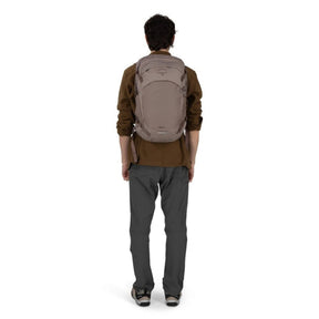 Osprey Nebula 32 Driftshade zaino da 32 litri in edizione limitata con scomparti multipli e spallacci imbottiti ergonomici per outdoor, viaggi, studio e uso quotidiano EDC.