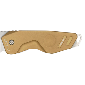 Extrema Ratio ANT Urban SF: Coltello chiudibile EDC compatto con lama sheepfoot in acciaio Bohler N690. Versione Urban caratterizzata da impugnatura in alluminio anticorodal anodizzato. Sistema di chiusura Frame Lock e struttura ultra-leggera per porto quotidiano.