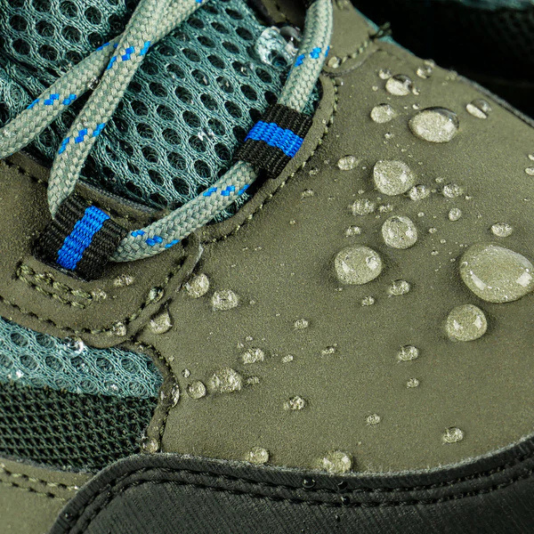 Grangers Footwear Repel Plus, spray impermeabilizzante e condizionante per scarpe e calzature, trattamento DWR (Durable Water Repellency) sicuro per Gore-Tex, flacone da 275ml, su backpacco.it