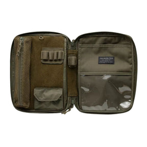 Helikon-Tex A5 Notebook Cover pouch EDC in Cordura con ampio pannello frontale in velcro e logo del brand, chiusura a cerniera superiore e tiretti in paracord. Organizer tattico portadocumenti e per accessori.
