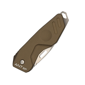 Extrema Ratio ANT SP: Coltello chiudibile EDC ultra-compatto e leggero. Lama in acciaio Bohler N690 e impugnatura in alluminio anticorodal anodizzato. Dotato di asola per cordino. Design minimalista ideale per porto quotidiano e utility.