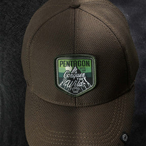 Pentagon Conquer BB Cap cappello tattico da baseball traspirante con patch frontale ricamata Conquer The Wild e visiera curva preformata