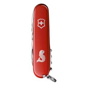 Victorinox Angler coltellino svizzero multiuso per la pesca con guance dotate di logo del pesce, lama grande, pinza con tagliafili, squamatore per pesci con slamatore e righello, levacapsule, apriscatole, cavatappi e punteruolo. Strumento tascabile ideale per pescatori e amanti dell outdoor.