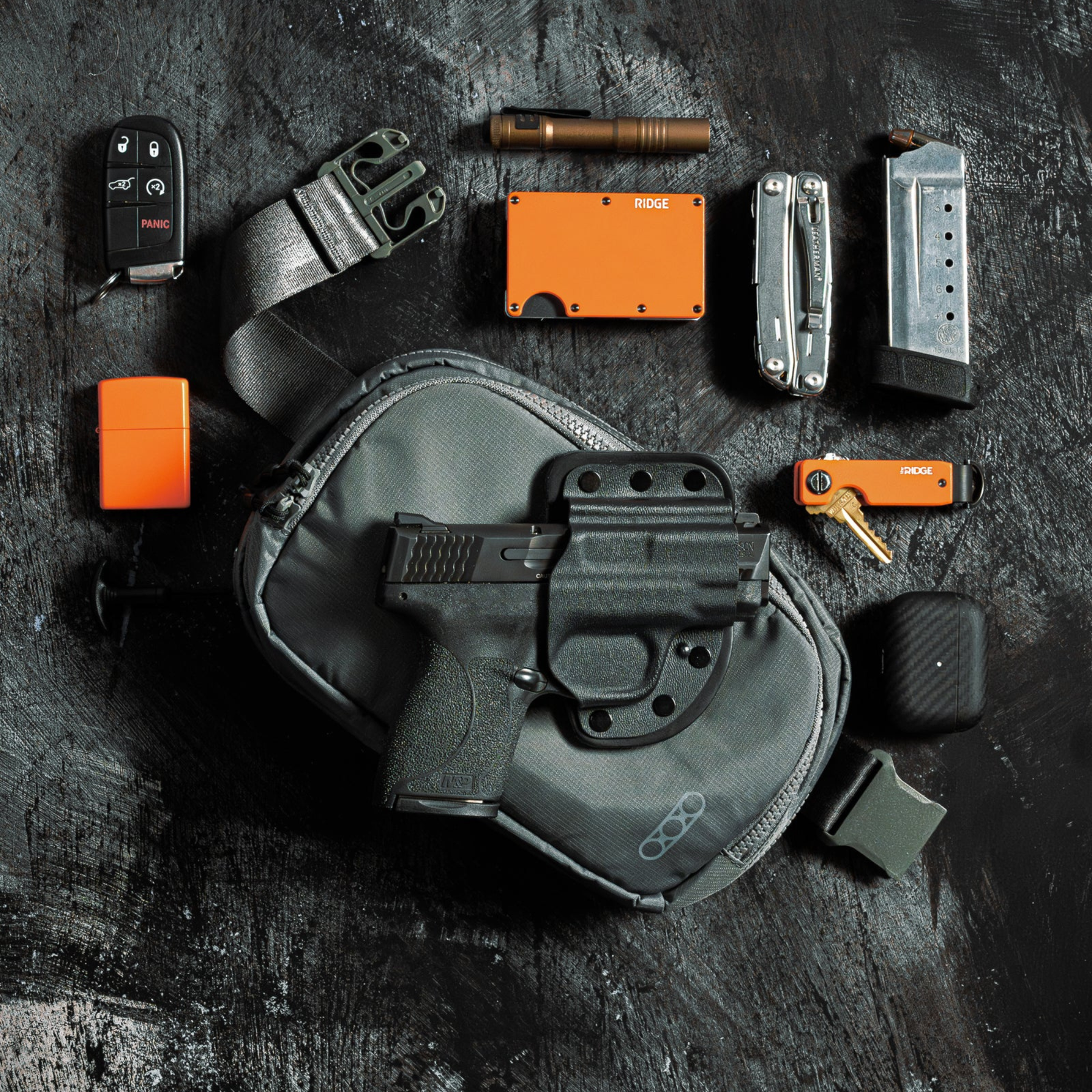 EBERLESTOCK FADE FLEX Marsupio tattico CCW. Versatile marsupio a tracolla per trasporto arma da fuoco con accesso rapido CCW e sistema interno foderato in loop per accessori. Realizzato in Nylon mini-Ripstop 210D, peso 312g e cintura regolabile fino a 55 pollici.