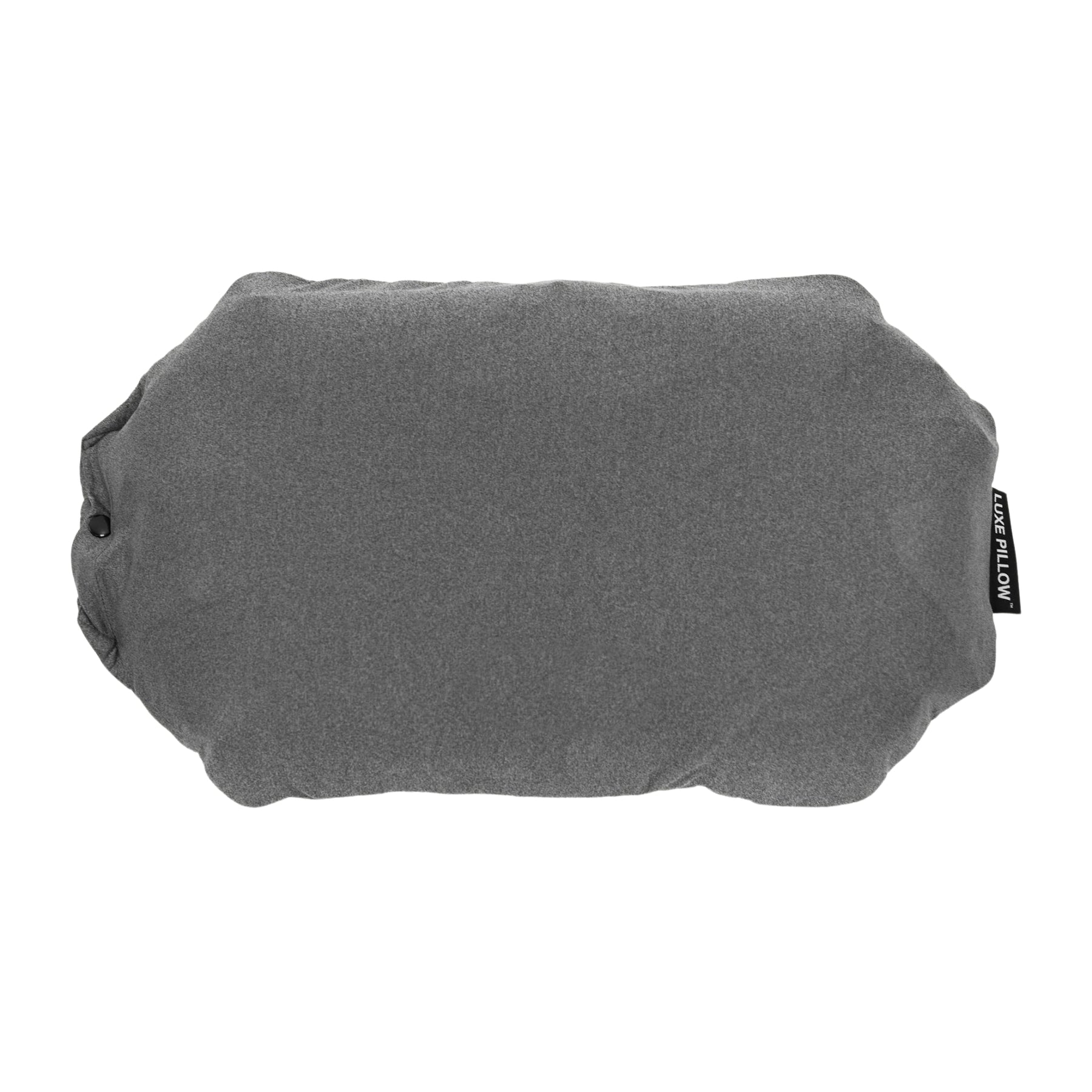 Klymit Luxe Pillow cuscino da trekking gonfiabile con fodera trapuntata a rombi morbida e rimovibile per il massimo comfort in campeggio. Ideale per escursionismo, viaggi e outdoor, dotato di etichetta con logo cucita sul lato, fotografato isolato su sfondo bianco.