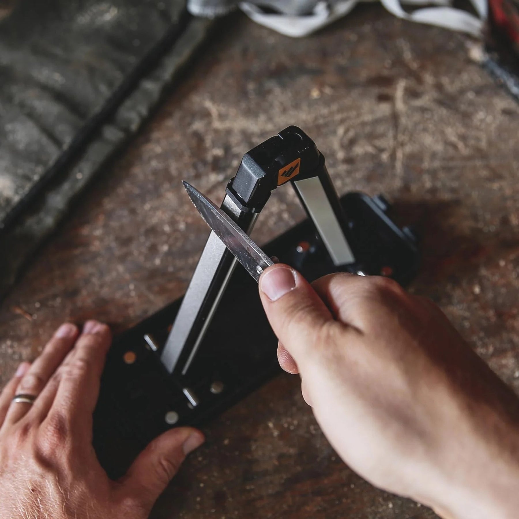 Work Sharp Angle Set Knife Sharpener Ken Onion affilatore manuale a V con angolazioni regolabili e pietre abrasive incluse nella base