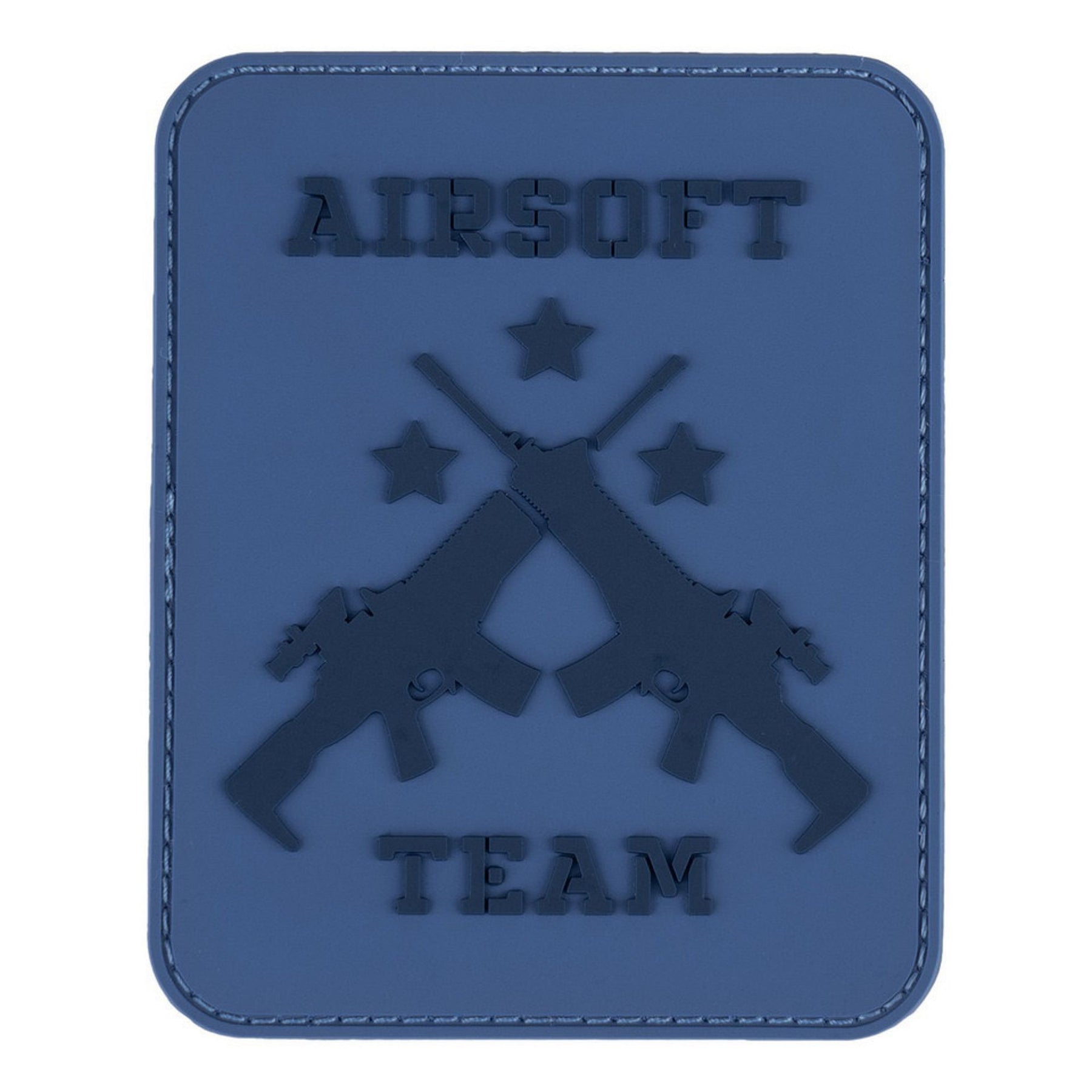 101 INC Airsoft Team Patch tattica disponibile in versione PVC  con retro in velcro o ricamata termoadesiva  caratterizzata da design con due fucili incrociati tre stelle e scritte Airsoft Team in rilievo ideale per softair e personalizzazione di zaini o abbigliamento.