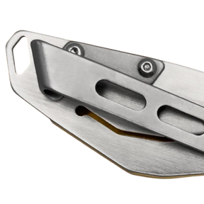 Extrema Ratio ANT Urban SF: Coltello chiudibile EDC compatto con lama sheepfoot in acciaio Bohler N690. Versione Urban caratterizzata da impugnatura in alluminio anticorodal anodizzato. Sistema di chiusura Frame Lock e struttura ultra-leggera per porto quotidiano.