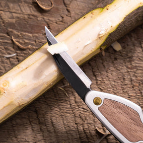 Flexcut JKN88 Whittlin Jack coltello chiudibile tascabile per intaglio del legno con due lame affilate dedicate a sbozzo e dettaglio e impugnatura ergonomica sagomata. Strumento ideale per intagliatori, falegnameria e appassionati di bushcraft.
