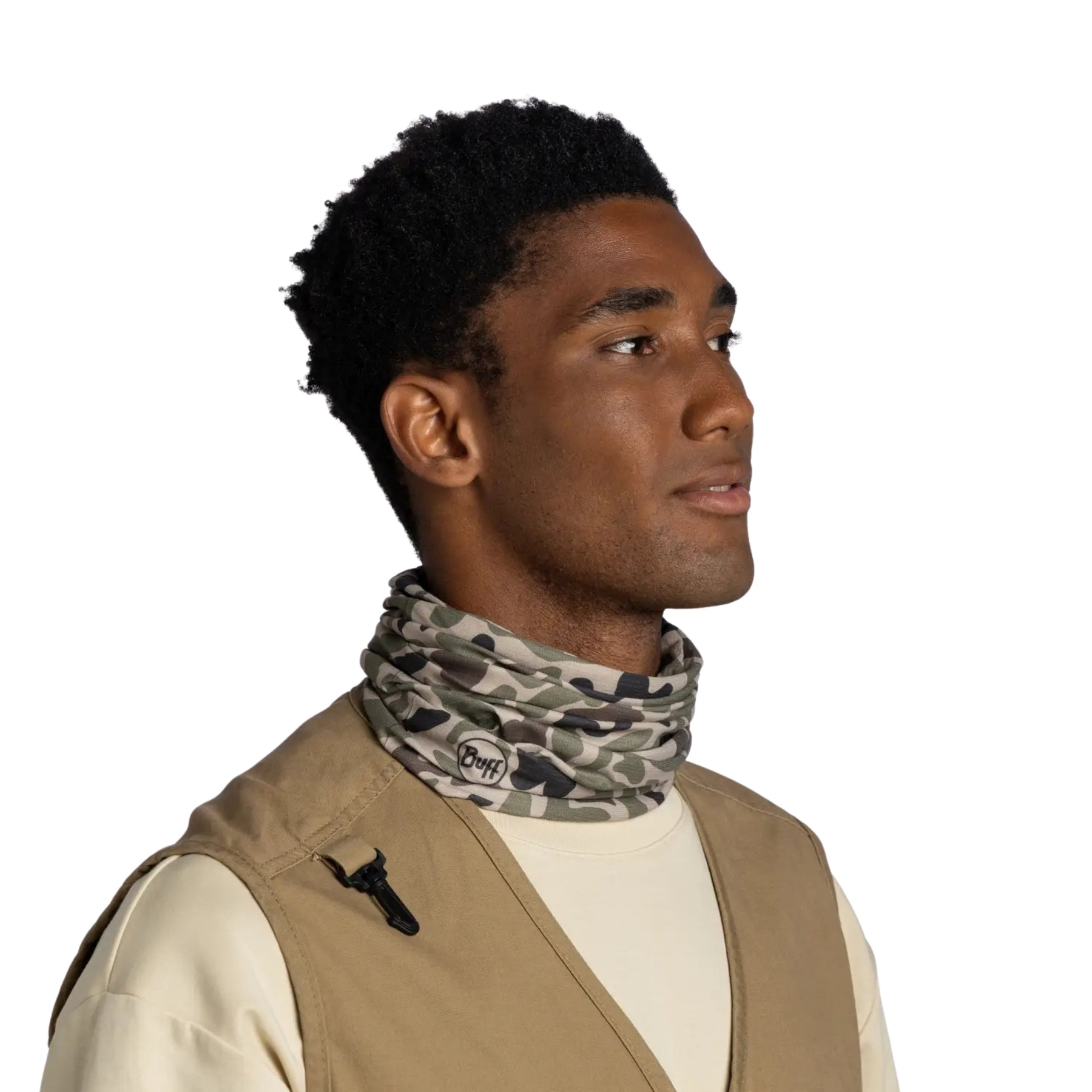 Buff Coolnet UV Neckwear BLAX KHAKI scaldacollo multifunzionale con protezione solare UPF 50+ ideale per attività all'aperto, corsa e trekking. Fascia elastica traspirante senza cuciture con logo visibile, perfetta per lo sport in estate.