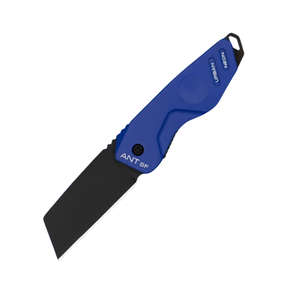 Extrema Ratio ANT Urban SF: Coltello chiudibile EDC compatto con lama sheepfoot in acciaio Bohler N690. Versione Urban caratterizzata da impugnatura in alluminio anticorodal anodizzato. Sistema di chiusura Frame Lock e struttura ultra-leggera per porto quotidiano.