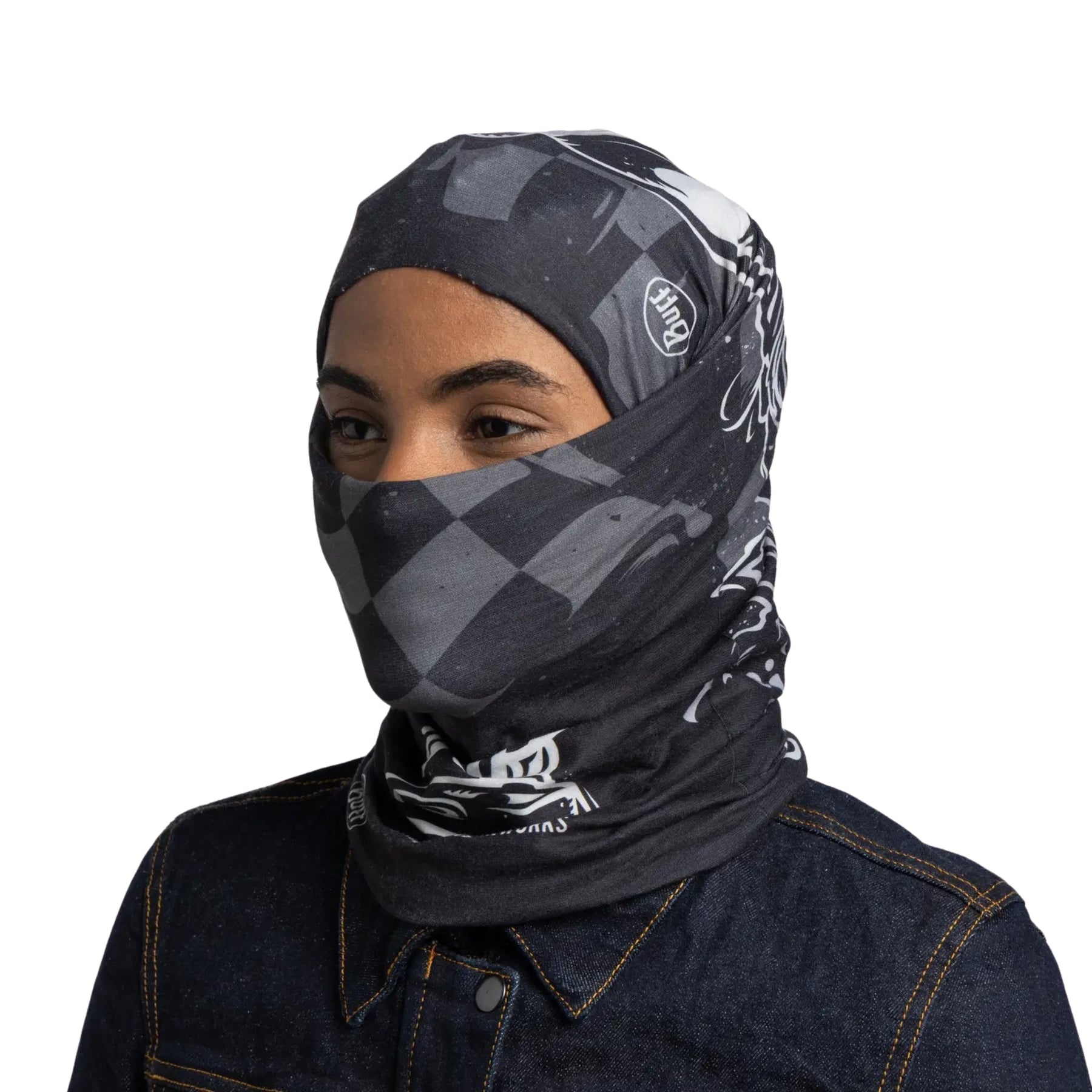 Buff Original EcoStretch Neckwear REIT BLACK scaldacollo tubolare multifunzione con protezione solare. Dettaglio del tessuto tecnico elasticizzato riciclato con grafica ispirata ai profili montuosi delle Dolomiti, posizionato in verticale su sfondo bianco per catalogo e-commerce.