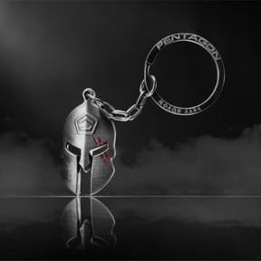 Pentagon Spartan Keyring portachiavi in metallo con ciondolo elmo spartano logo inciso e anello con scritta Molon Labe per chiavi e accessori tattici edc