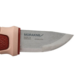 MORAKNIV Eldris Color of the Year 2026 14813 Coltello fisso compatto con lama in acciaio inossidabile 12C27 e impugnatura ergonomica antiscivolo. Edizione limitata Dala Red e Orsa Sandstone ideale per bushcraft e outdoor.