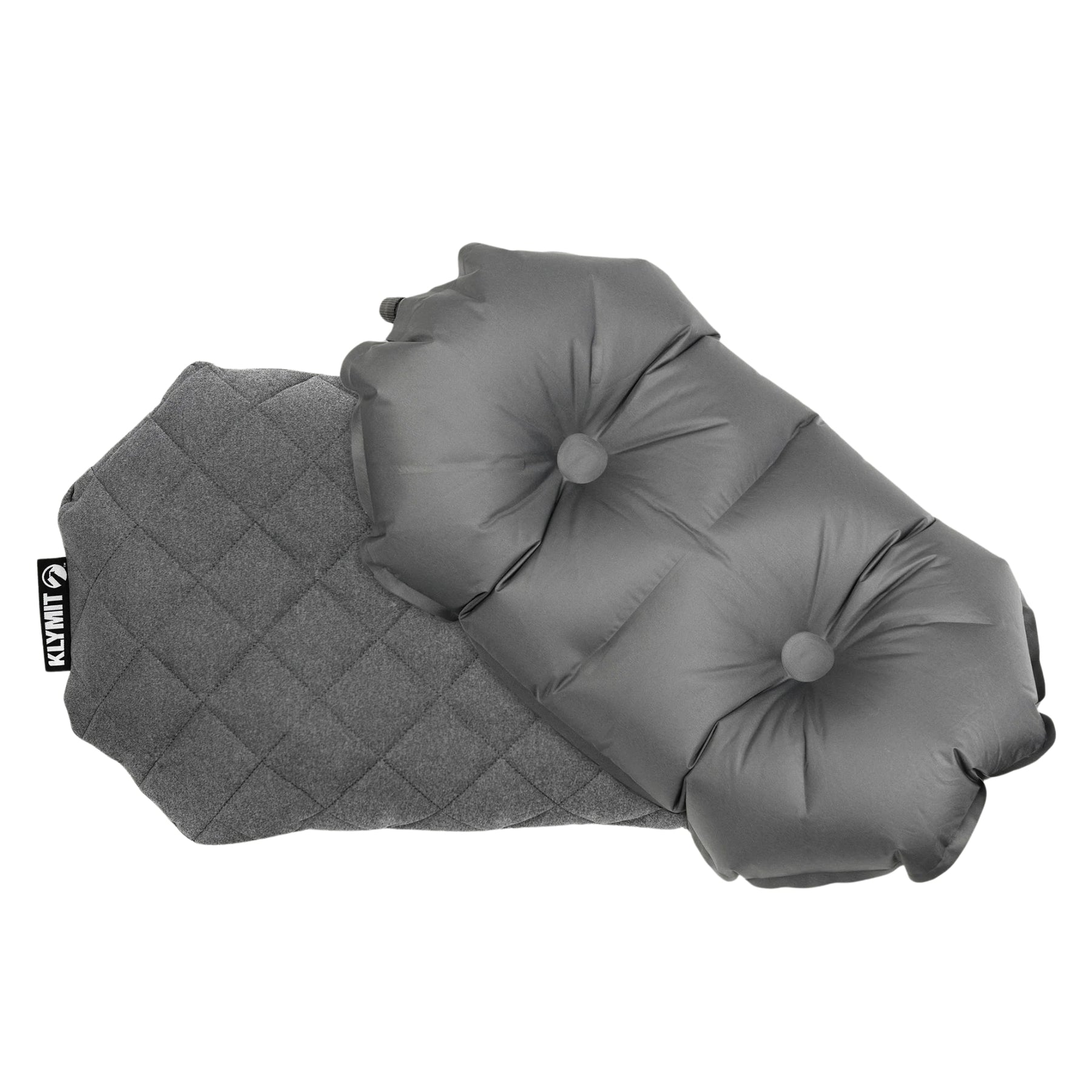 Klymit Luxe Pillow cuscino da trekking gonfiabile con fodera trapuntata a rombi morbida e rimovibile per il massimo comfort in campeggio. Ideale per escursionismo, viaggi e outdoor, dotato di etichetta con logo cucita sul lato, fotografato isolato su sfondo bianco.