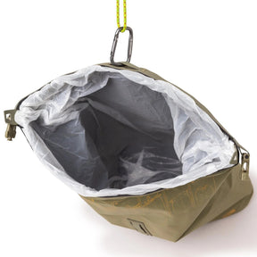 Sea to Summit Trash Dry Bag 10L sacca stagna impermeabile per la gestione dei rifiuti durante escursioni e bushcraft. Dotata di chiusura roll-top, passanti per il fissaggio esterno allo zaino e rivestimento interno per sacchetti monouso, ideale per la filosofia Leave No Trace.