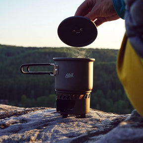 Esbit Camping Cookset fornello da campeggio a combustibile solido con pentolino, supporto frangivento e manici pieghevoli, ideale per trekking ultralight, bushcraft e kit emergenza.