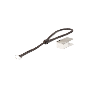 ACME Clicker No. 470 in Ottone lucido e molla in acciaio, con forte suono conciso per l'addestramento di cani. Include il Cinturino da polso in pelle 107.5; riproduzione dell'originale utilizzato il D-Day (4,9 x 2,4 x 1,5 cm).