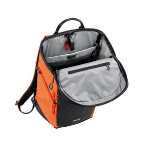 Petzl BUG zaino compatto da 18 litri ergonomico con apertura superiore, fettuccia portacorda, cinghie di compressione e scomparto imbottito, ideale per arrampicata su vie lunghe, outdoor e uso quotidiano.