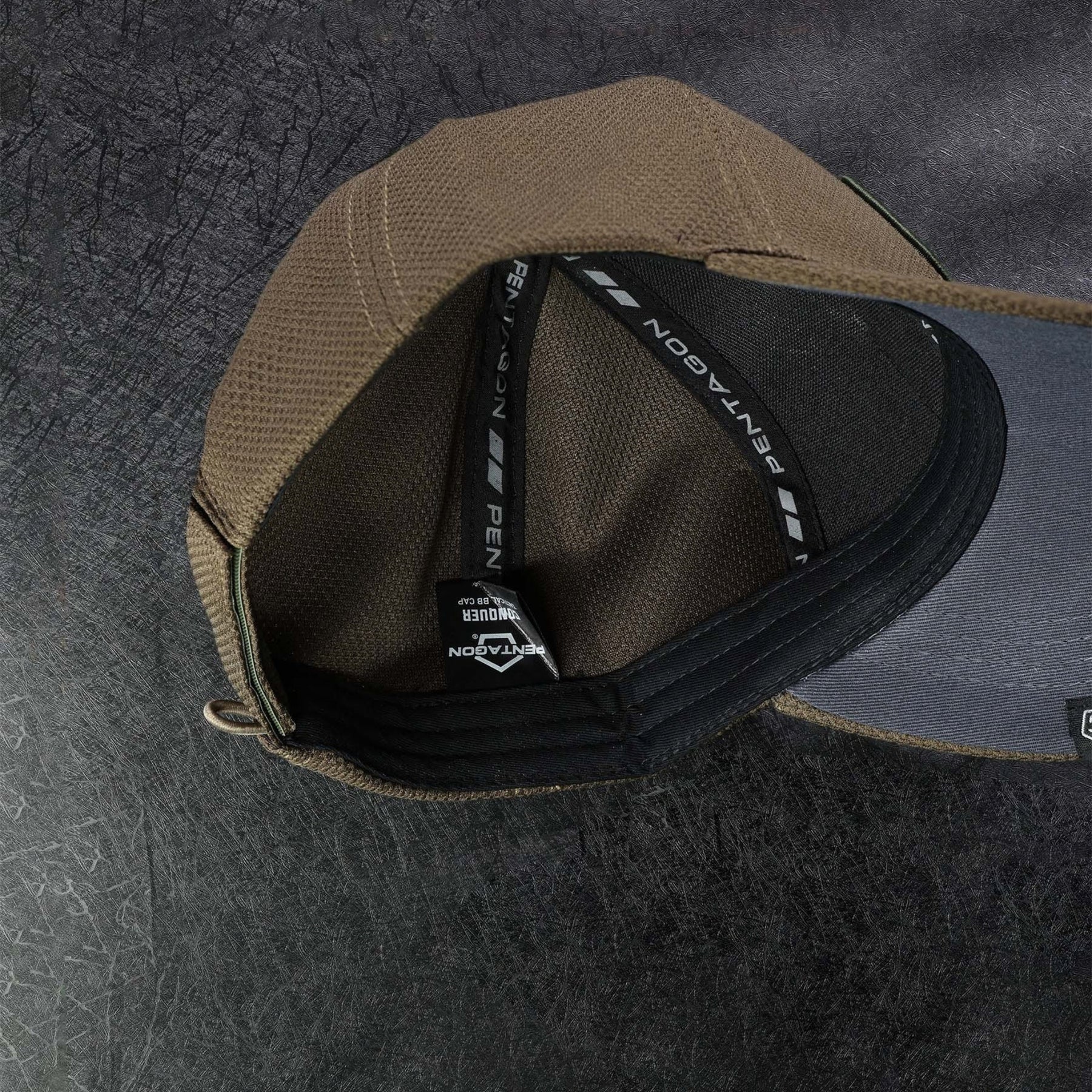 Pentagon Conquer BB Cap cappello tattico da baseball traspirante con patch frontale ricamata Conquer The Wild e visiera curva preformata