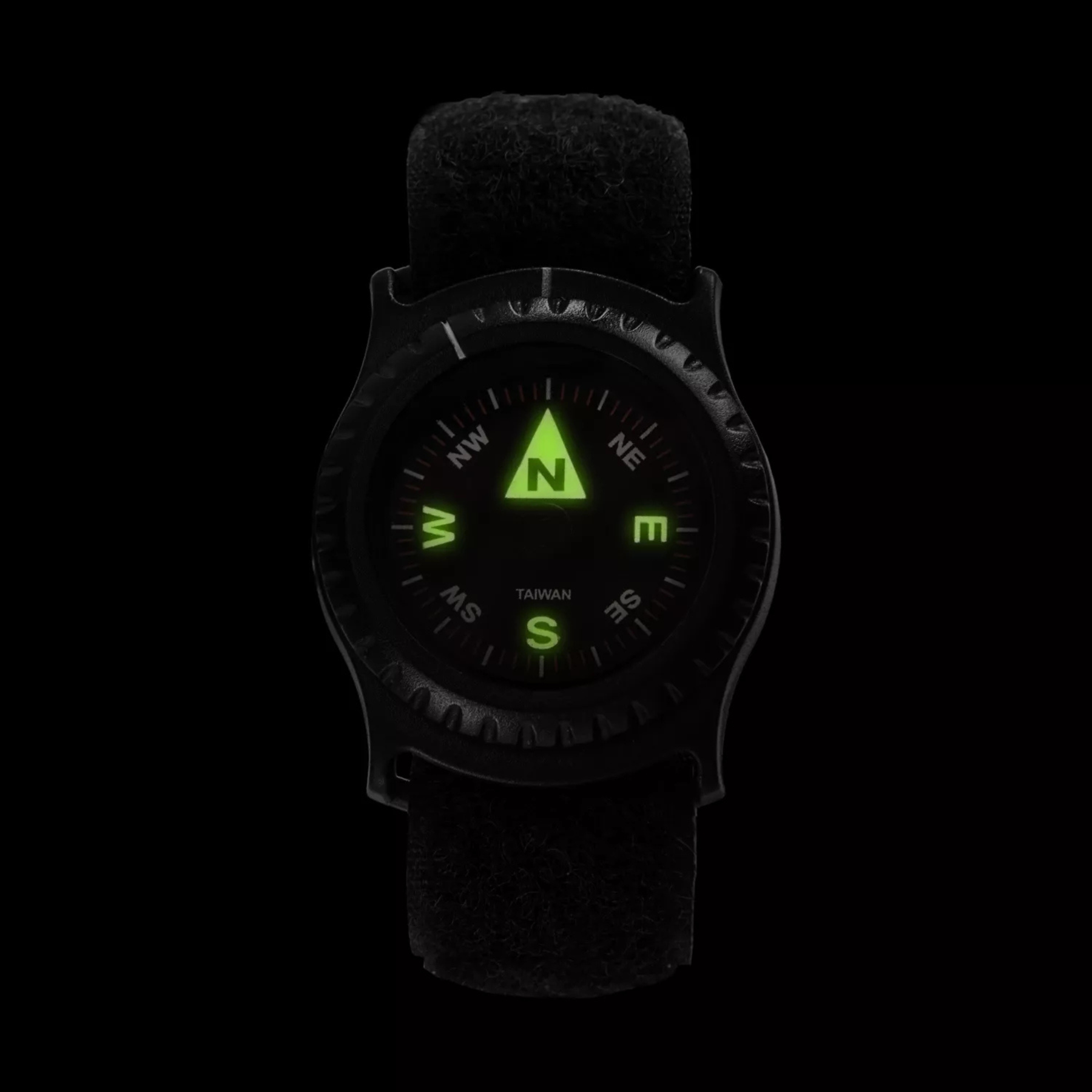 Bussola da polso tattica Helikon-Tex T25 Wrist Compass, quadrante nero con indicazioni verdi luminose, cinturino regolabile in velcro nero, ideale per navigazione rapida e discreta in ambienti militari e outdoor