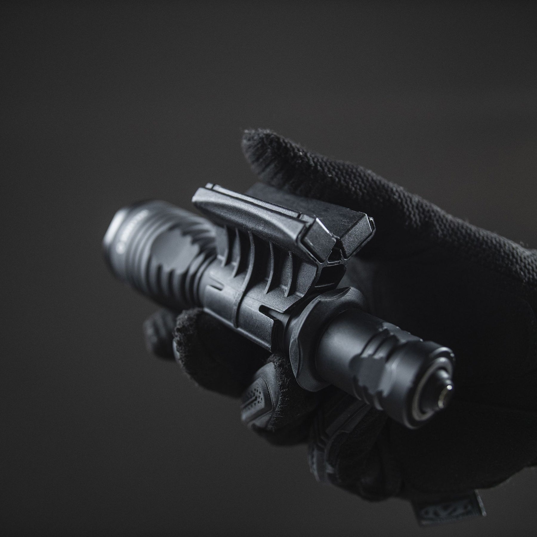 ARMYTEK | AWM - 03 - Supporto magnetico per torce - BackPacco - BP-ARMYTEK-A01301