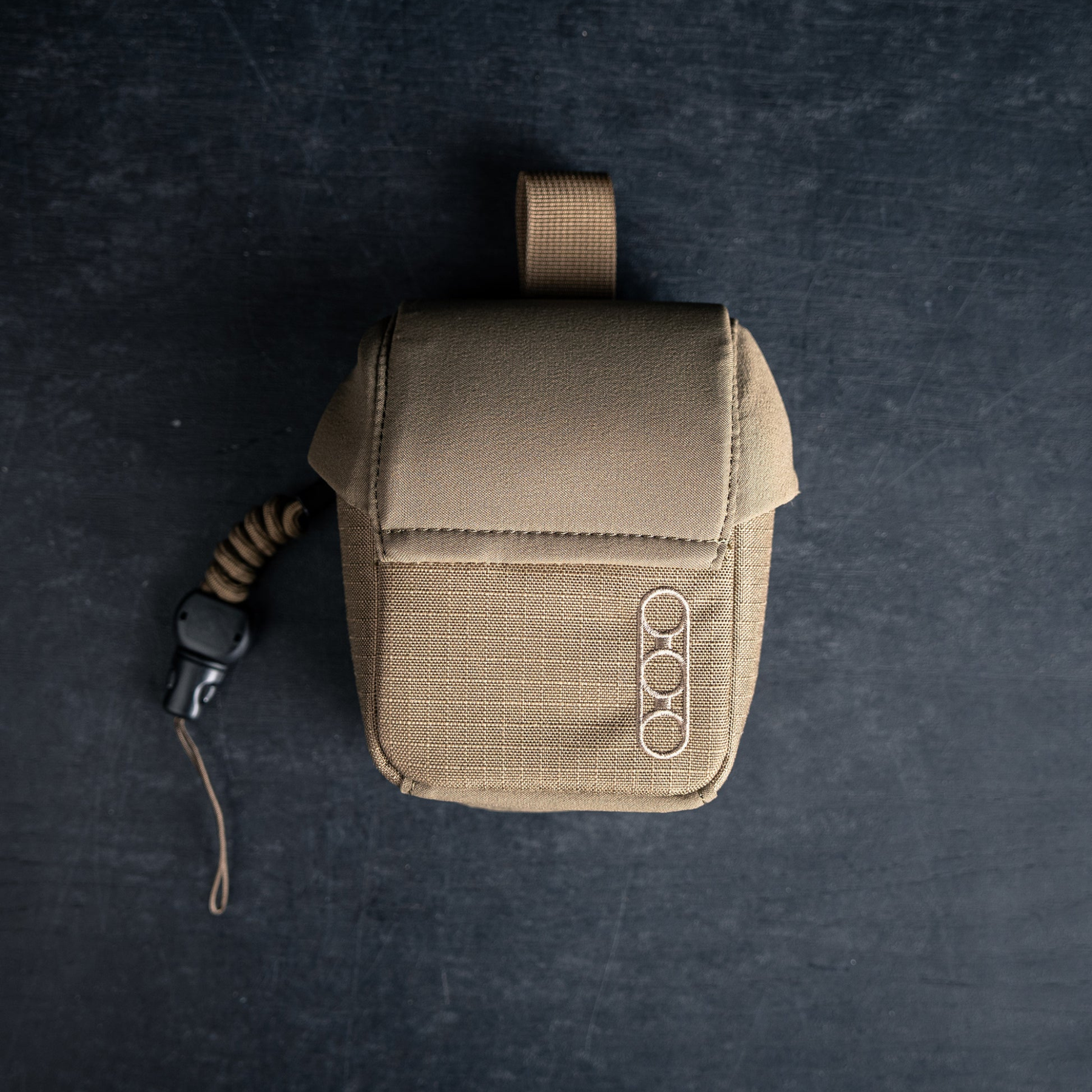 Pouch tattica foderata Eberlestock MAG-FREE Rangefinder Pouch, custodia per telemetro o piccoli accessori, chiusura rapida e sicura, con cordino di ritenzione e passante per cintura o MOLLE