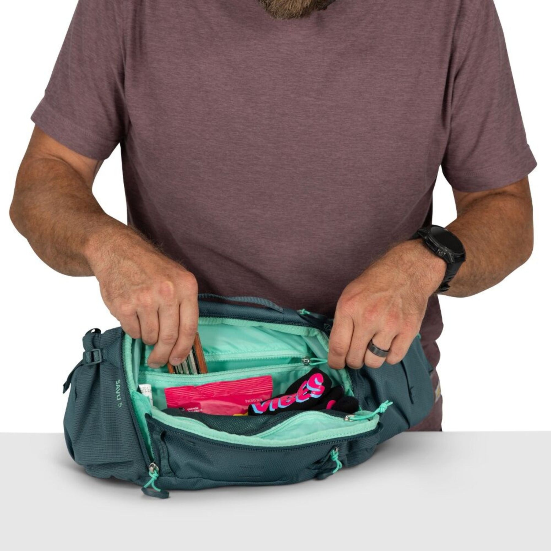 Osprey Savu 5 cintura da ciclismo con capacità 5 litri e tasche per borracce a scomparsa. Marsupio ergonomico per mountain bike con schienale traspirante AirScape e ampi scomparti per attrezzi e snack, ideale per escursioni e trail.