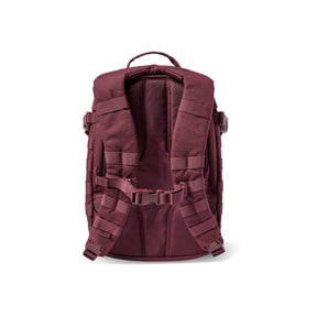 5.11 Tactical Rush12 2.0: Zaino tattico compatto da 24 litri, versione aggiornata del modello più iconico del brand. Realizzato in robusto nylon 1050D, include uno scomparto imbottito per laptop, un vano CCW occultato per il trasporto sicuro e una tasca frontale con organizzazione interna avanzata. Caratterizzato dal sistema MOLLE esterno per la massima modularità, è ideale per uso quotidiano, attività outdoor o come zaino operativo leggero.