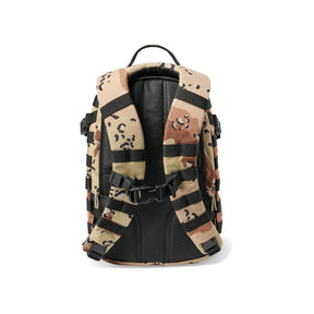 5.11 Tactical Rush12 2.0: Zaino tattico compatto da 24 litri, versione aggiornata del modello più iconico del brand. Realizzato in robusto nylon 1050D, include uno scomparto imbottito per laptop, un vano CCW occultato per il trasporto sicuro e una tasca frontale con organizzazione interna avanzata. Caratterizzato dal sistema MOLLE esterno per la massima modularità, è ideale per uso quotidiano, attività outdoor o come zaino operativo leggero.