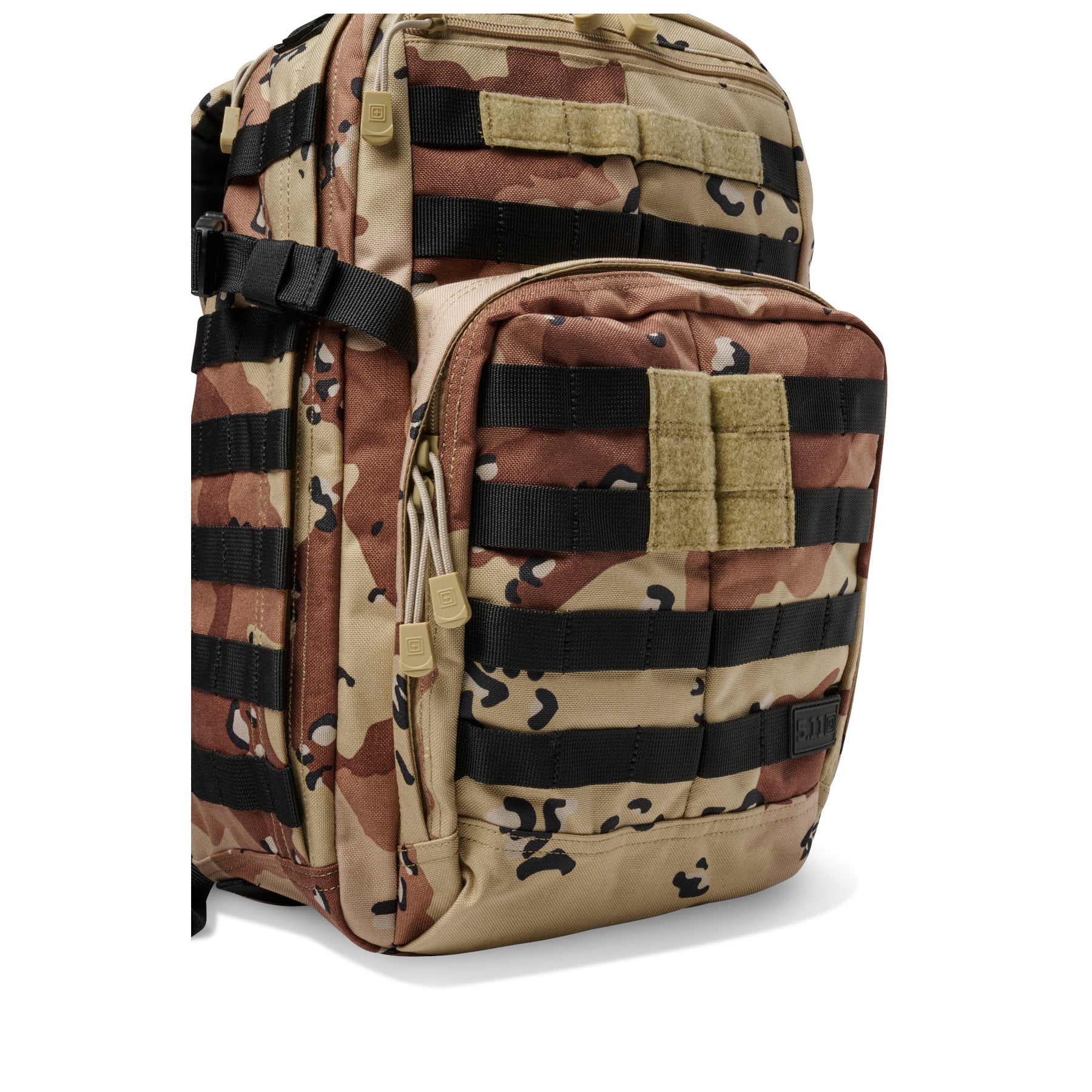5.11 Tactical Rush12 2.0: Zaino tattico compatto da 24 litri, versione aggiornata del modello più iconico del brand. Realizzato in robusto nylon 1050D, include uno scomparto imbottito per laptop, un vano CCW occultato per il trasporto sicuro e una tasca frontale con organizzazione interna avanzata. Caratterizzato dal sistema MOLLE esterno per la massima modularità, è ideale per uso quotidiano, attività outdoor o come zaino operativo leggero.