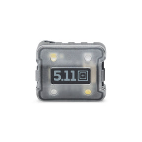 5.11 Deploy ML-USB Safety Segnalatore luminoso compatto ricaricabile tramite porta USB integrata protetta da tappo in gomma. Dispositivo di illuminazione di sicurezza con quattro LED e logo 5.11 frontale per alta visibilità in ambito tattico e outdoor.