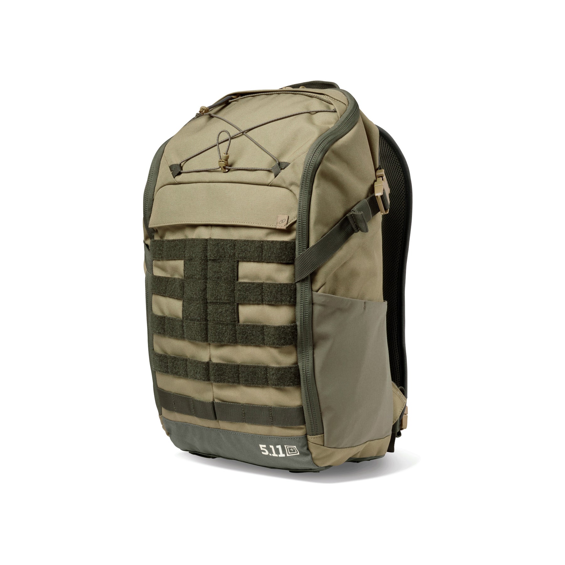 5.11 Maverick Backpack 25 Zaino tattico da 25 litri con sistema MOLLE frontale e pannelli a strappo per personalizzazione. Caratterizzato da un design Center Line per la distribuzione del carico, ampi scomparti interni organizzati e tasca laterale elasticizzata, ideale per uso EDC, outdoor o operativo.