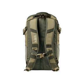 5.11 Maverick Backpack 25 Zaino tattico da 25 litri con sistema MOLLE frontale e pannelli a strappo per personalizzazione. Caratterizzato da un design Center Line per la distribuzione del carico, ampi scomparti interni organizzati e tasca laterale elasticizzata, ideale per uso EDC, outdoor o operativo.