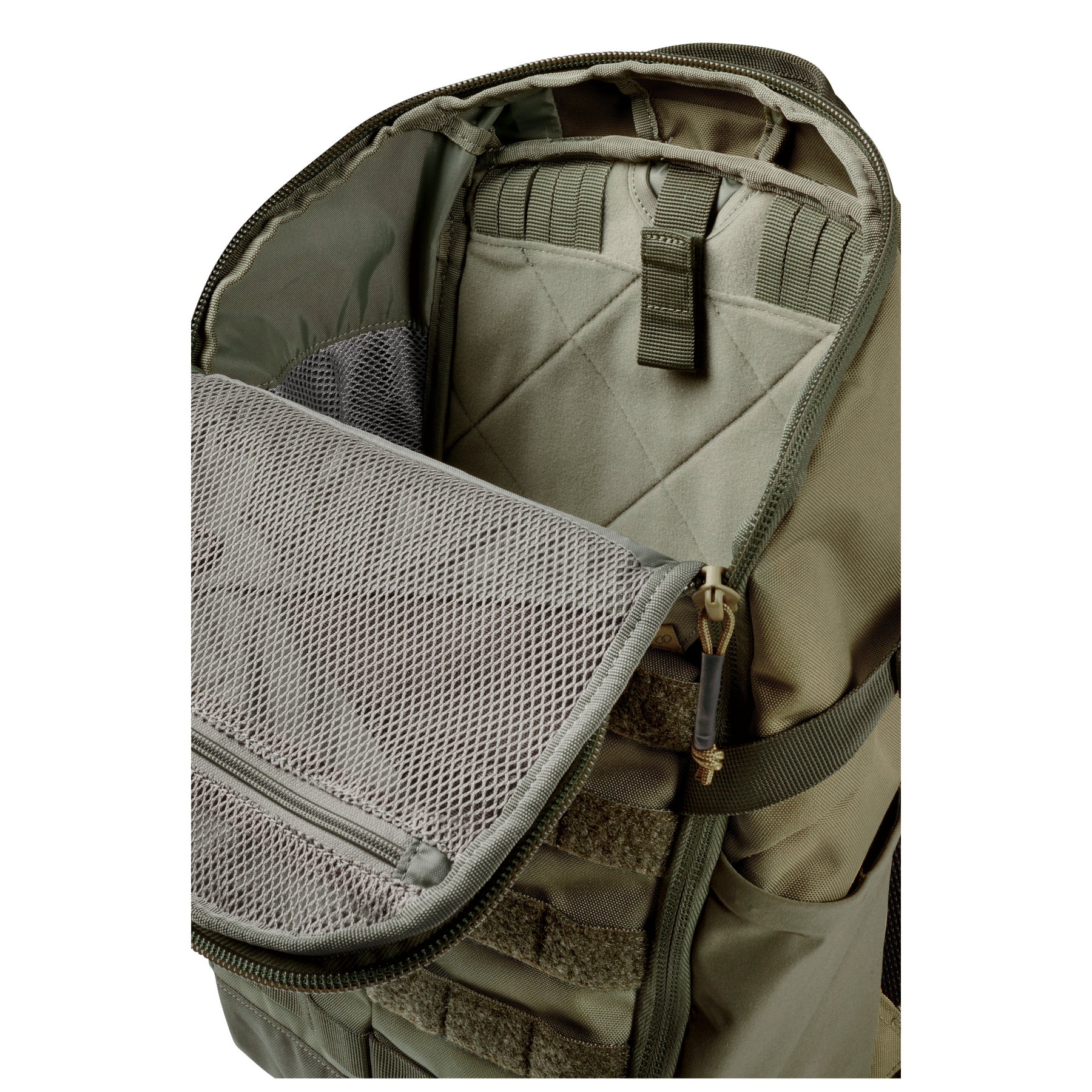 5.11 Maverick Backpack 25 Zaino tattico da 25 litri con sistema MOLLE frontale e pannelli a strappo per personalizzazione. Caratterizzato da un design Center Line per la distribuzione del carico, ampi scomparti interni organizzati e tasca laterale elasticizzata, ideale per uso EDC, outdoor o operativo.